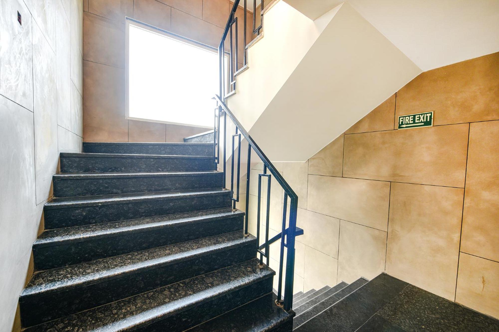 Fabhotel Prime Qotel Janakpuri デリー エクステリア 写真