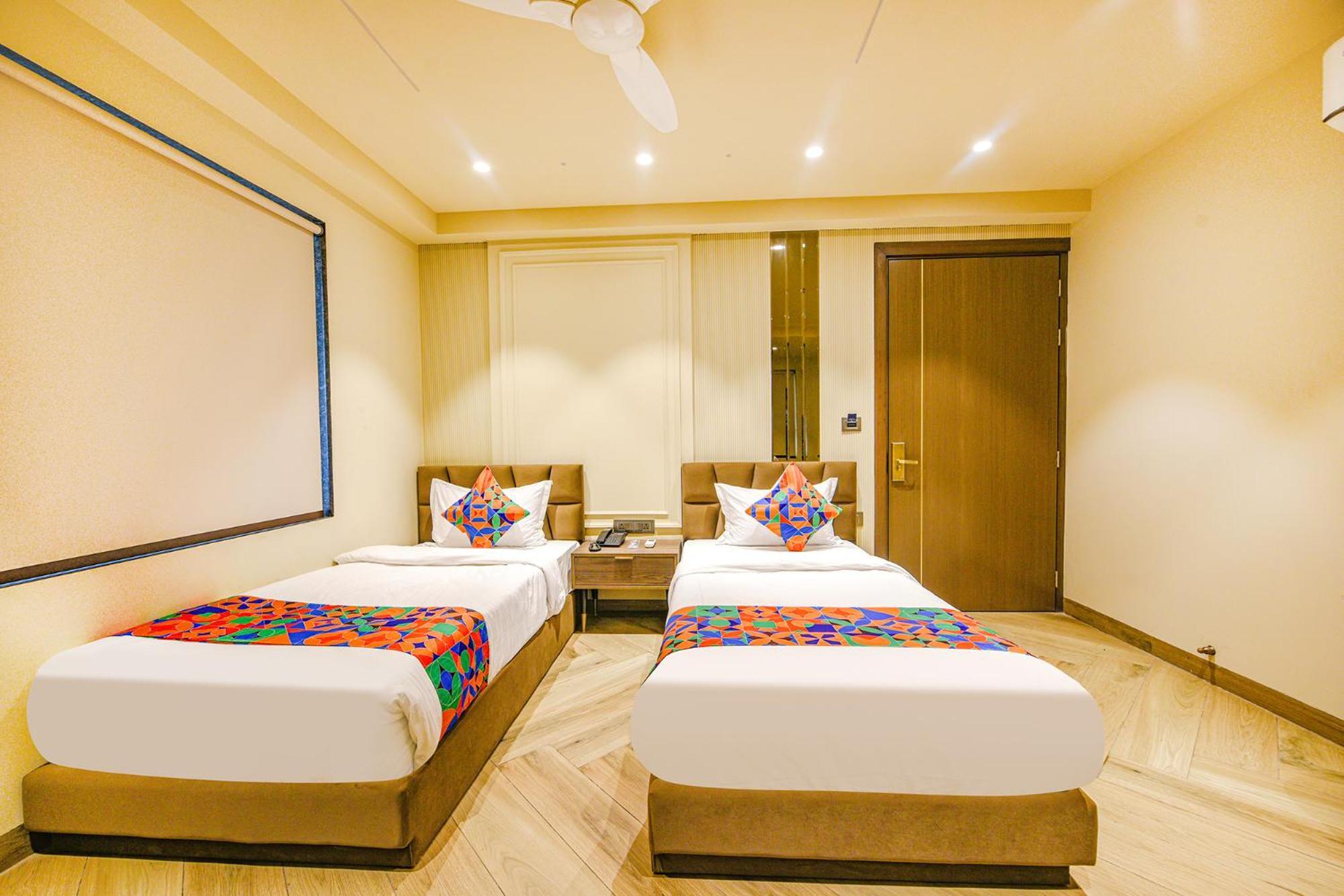 Fabhotel Prime Qotel Janakpuri デリー エクステリア 写真