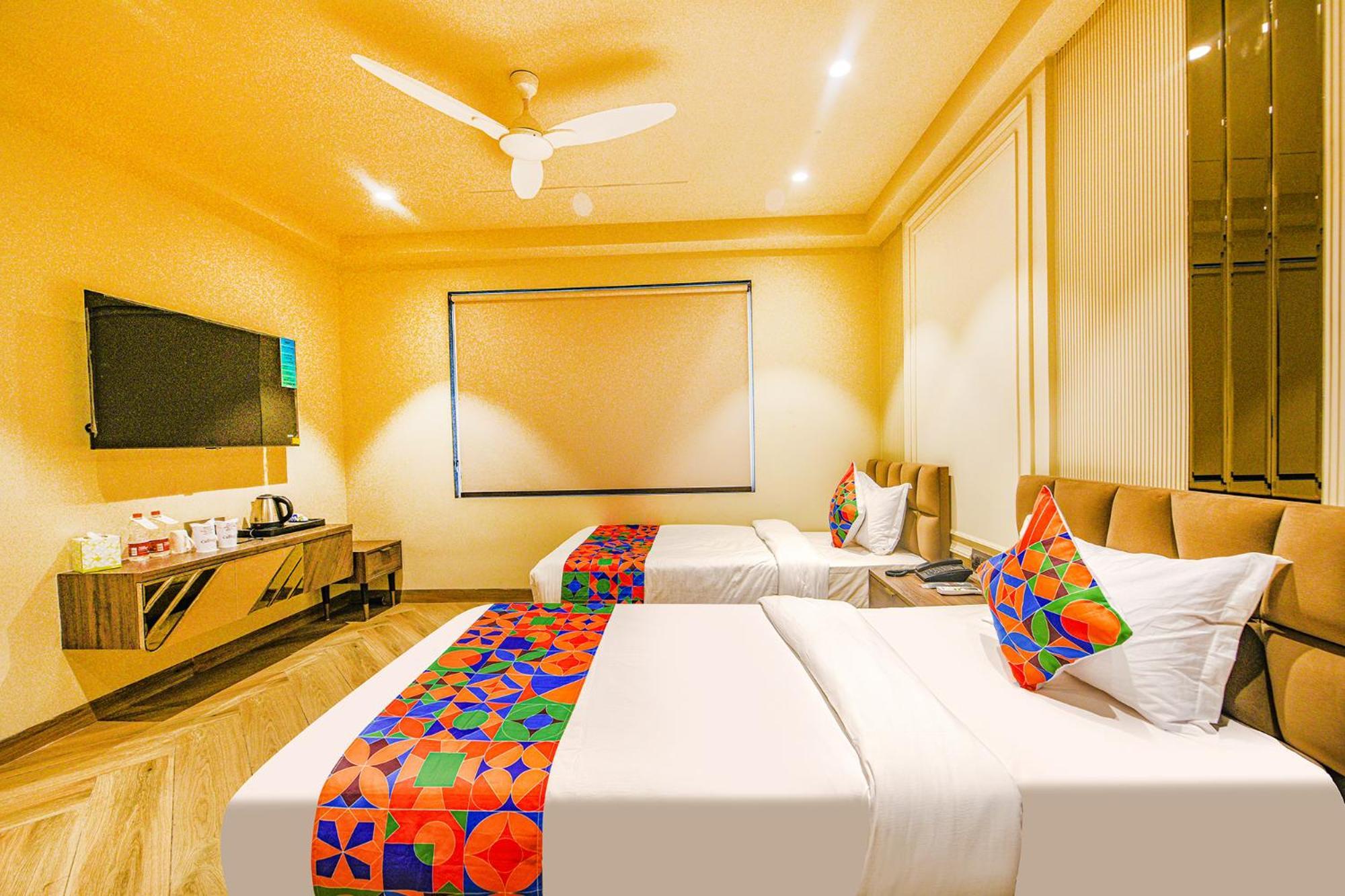 Fabhotel Prime Qotel Janakpuri デリー エクステリア 写真