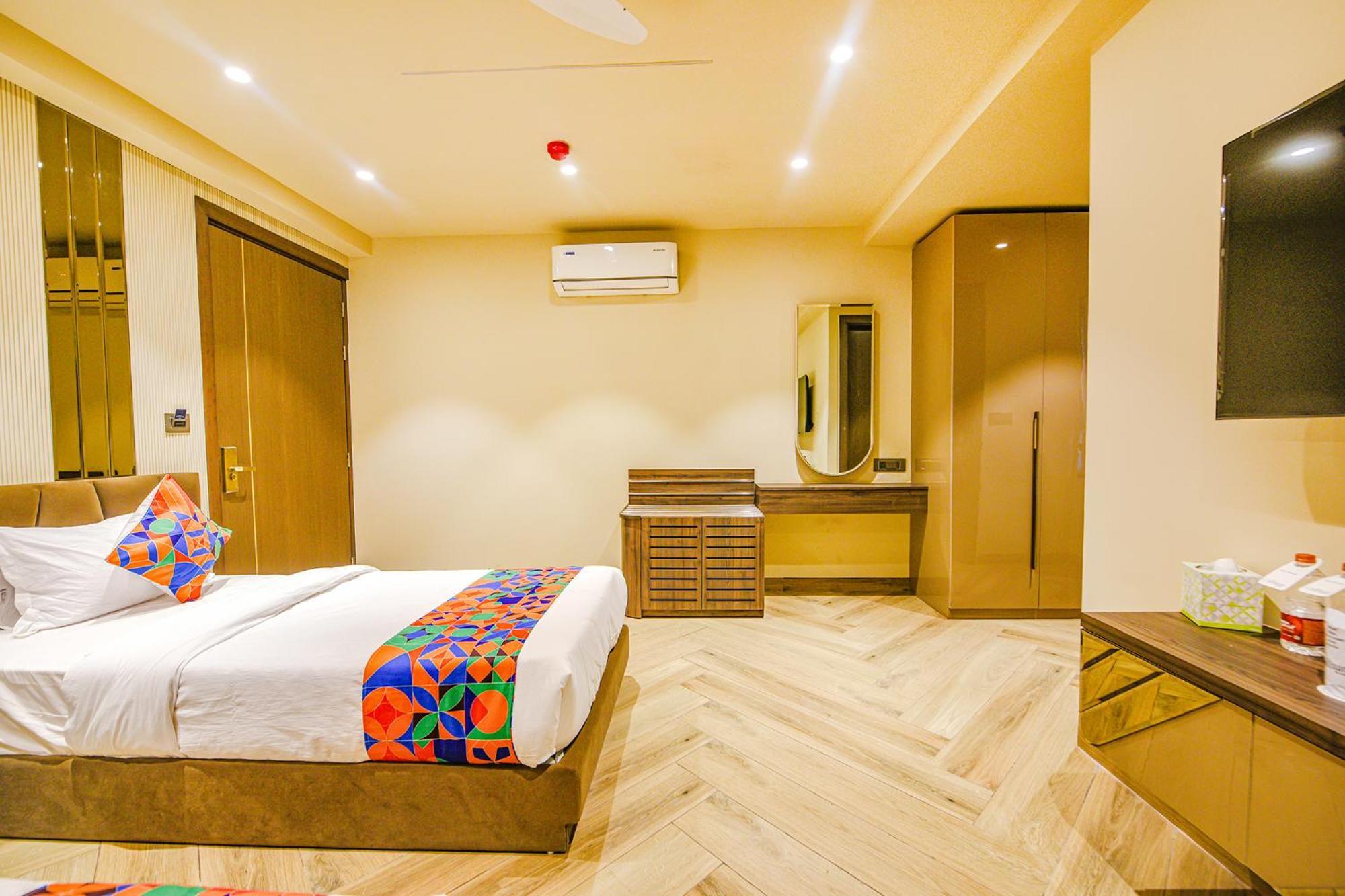Fabhotel Prime Qotel Janakpuri デリー エクステリア 写真
