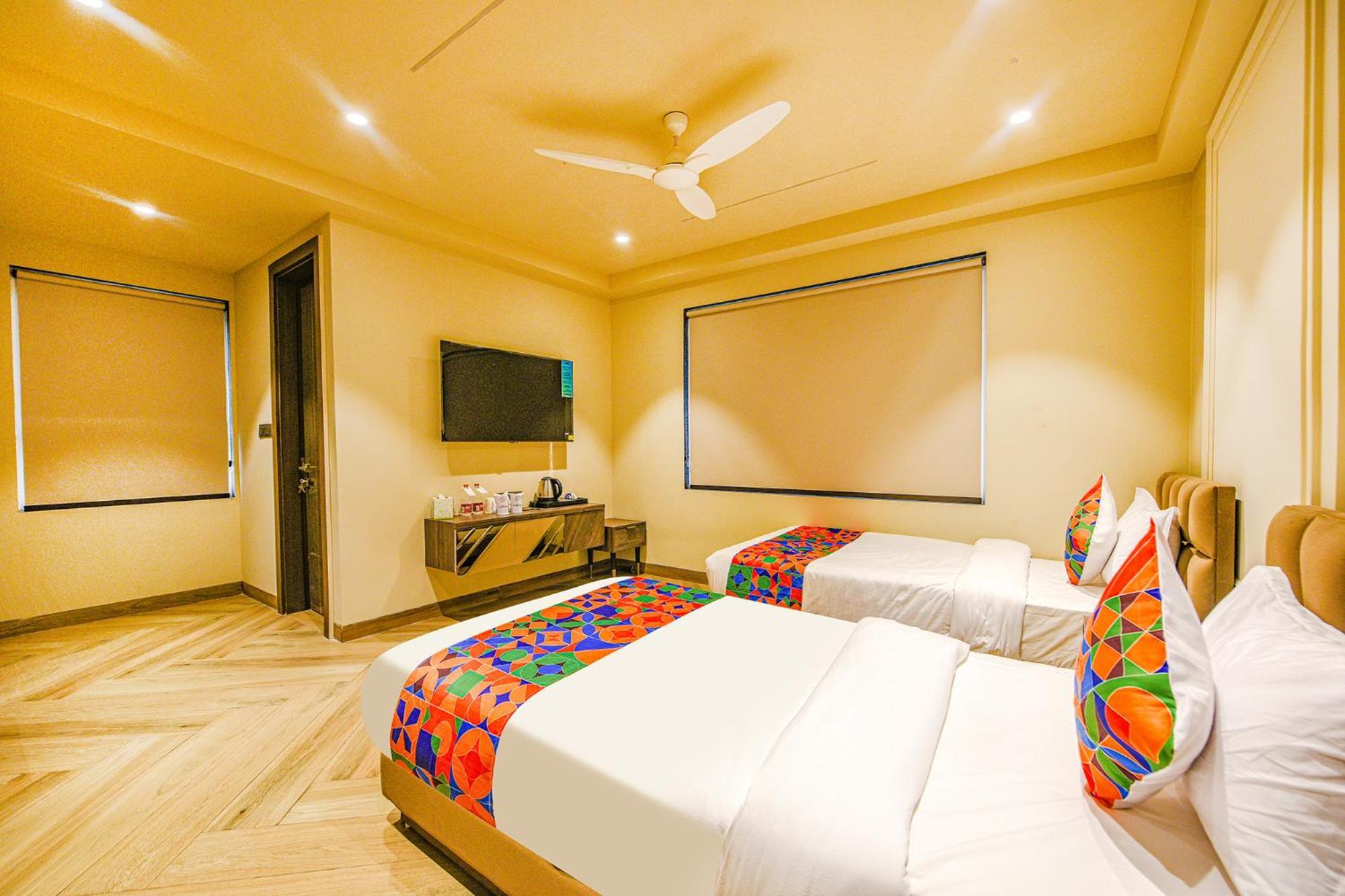 Fabhotel Prime Qotel Janakpuri デリー エクステリア 写真