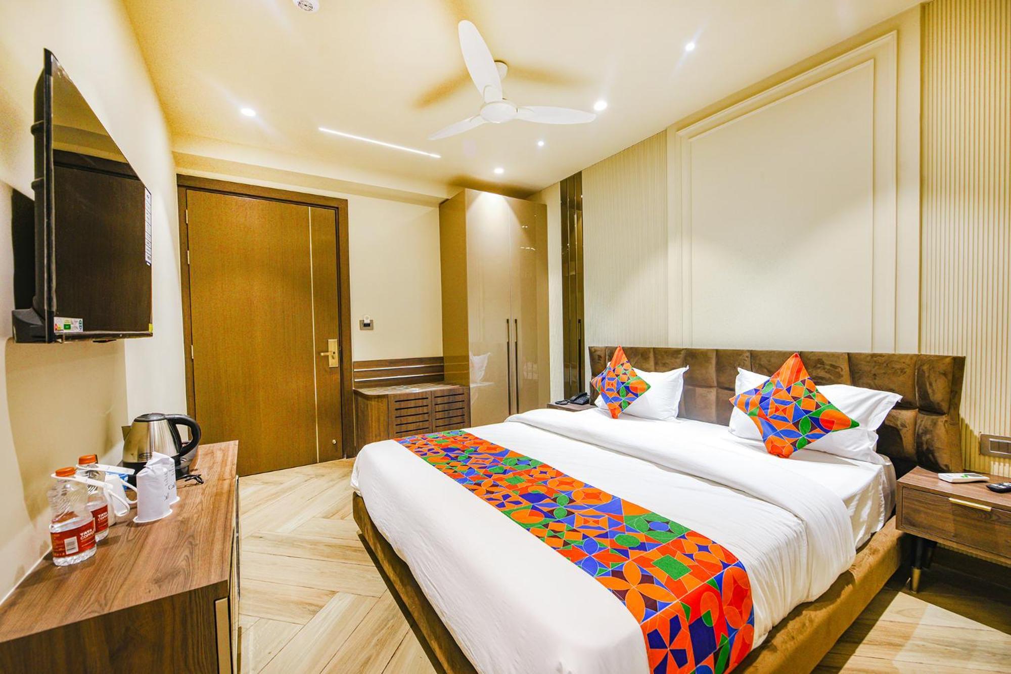 Fabhotel Prime Qotel Janakpuri デリー エクステリア 写真